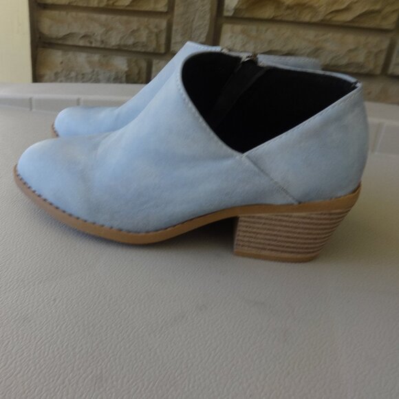 Blue Booties, women's 7 1/2, (38 euro) side zip, faux leather, no brand like new - Picture 10 of 10